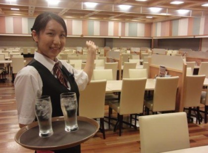 大江戸温泉物語グループのレストランスタッフ求人！バイキング料理の差し替えなど未経験でもOK！
