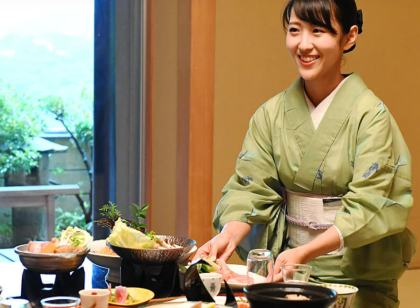 伊豆の海と山々を望む丘の上に建つ和の宿「青山やまと」