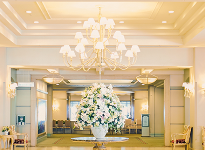 【フロントスタッフ】ハーブ園、アクティビティ、スキー場とオールシーズン楽しめるリゾートホテルでの正社員の募集です。