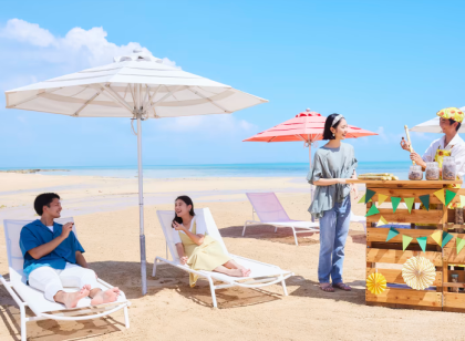 ホテルの目の前は、透き通ったきれいな海。期間満了ボーナスあり。