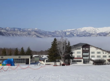 スキー場&隣接のホテルのまかない調理スタッフ募集🍳リフト券も用具レンタルも無料!毎月ボーナス制度あり