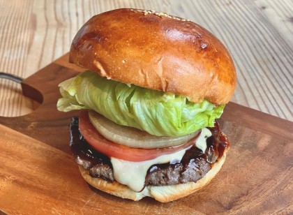 テイクアウト専門のハンバーガーショップ!人気の北海道で働いてみませんか♪服装・髪型自由のレア案件です【BETWEEN THE BREAD】