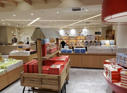 7月中旬~夏期募集!池の平ホテルで売店スタッフ募集♪高時給案件!Wi-FI完備の個室寮、ボウリング場やプールの利用もOKです
