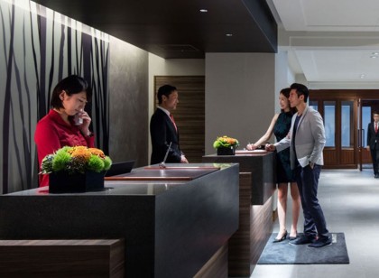 人気の軽井沢でリゾートバイト☆ホテルのフロントスタッフ募集♪高時給1,450円&個室寮完備【軽井沢マリオットホテル】