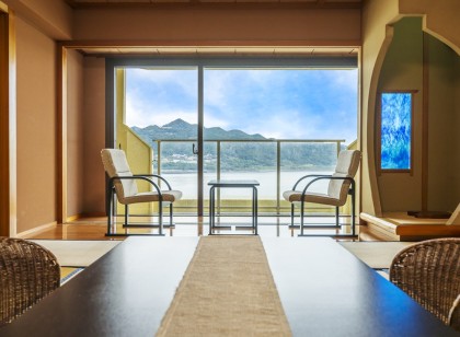 オーシャンビューホテルでフロントのお仕事!1,400円の高時給と個室でWi-Fi完備の寮が魅力♪【亀の井ホテル 那智勝浦】