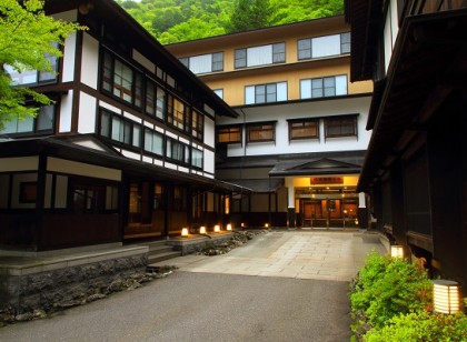 長野・白骨温泉で調理師募集!まかない3食無料&個室寮完備【湯元齋藤旅館】