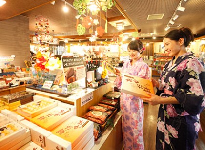 箱根湯本のホテルで売店スタッフ募集♪時給1,350円/広めの個室寮完備【ホテルおかだ】