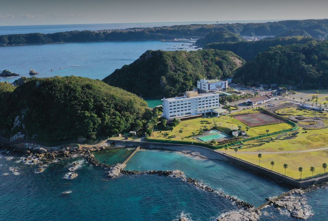 11月上旬からの募集　ホテルの目の前は海！フロントスタッフ募集　寮はビジネスホテルの客室です。