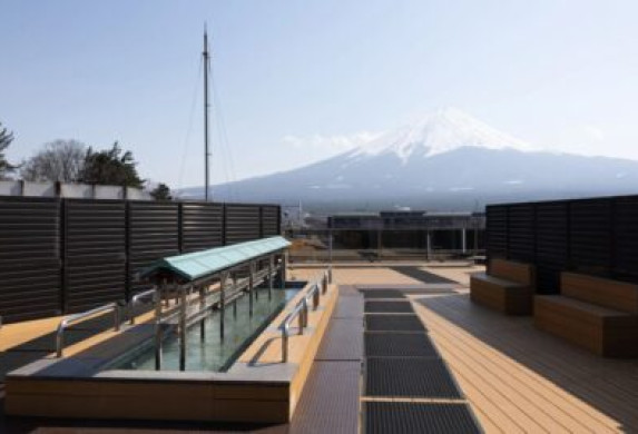 【山梨・富士河口湖町】仲居（旅館接客）／接客経験者／英会話スキルを活かしたい方！