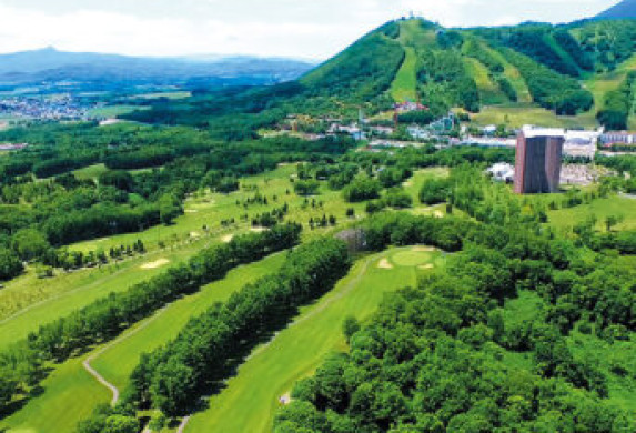 【北海道・ルスツリゾート】ゴルフ場フロントスタッフ／寮完備［紹介契約案件・直雇用］