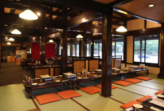 【岐阜・高山】レストランホールのお仕事／通し勤務／温泉入浴OK／Wi-Fi付きの館内個室寮完備