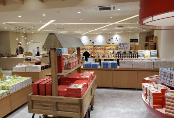 7月中旬～勤務開始　人気職種！池の平ホテルの売店スタッフ募集！Wi-FI完備の個室寮！併設の遊園地や美術館を無料で利用できます！