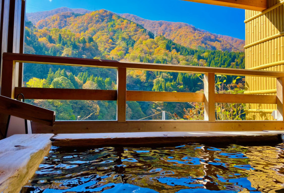 6月中旬からの募集です!富山県宇奈月温泉の募集!!「つべつべ美肌湯」と呼ばれる泉質の温泉に毎日入浴可能♪友人同士OK、カップル同室寮可能です。