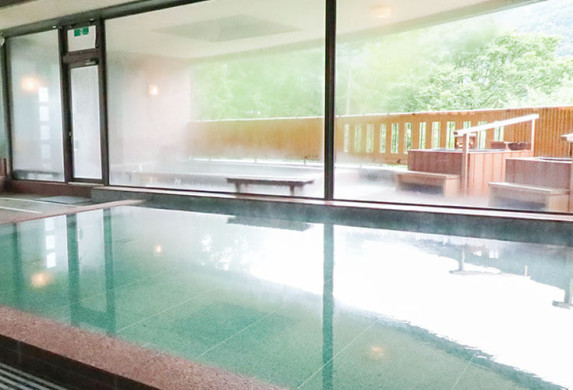 夏季の短期募集！　ホテルで大浴場清掃のお仕事です。　通し勤務になります！